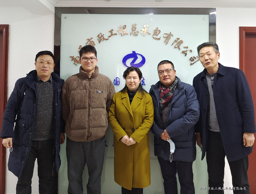 崇川區政府副區長(cháng)嚴英調研總公司